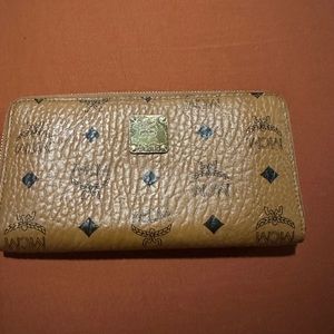 Good condition MCM wallet. Very well kept.